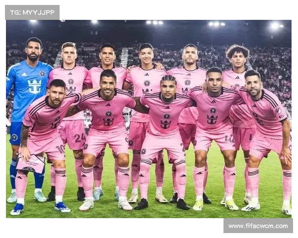 阿尔阿赫利球迷在迈阿密租巨屏集体观看世俱杯激情赛事